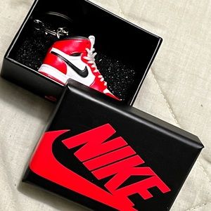 Jordan Keychain Chicago 1s